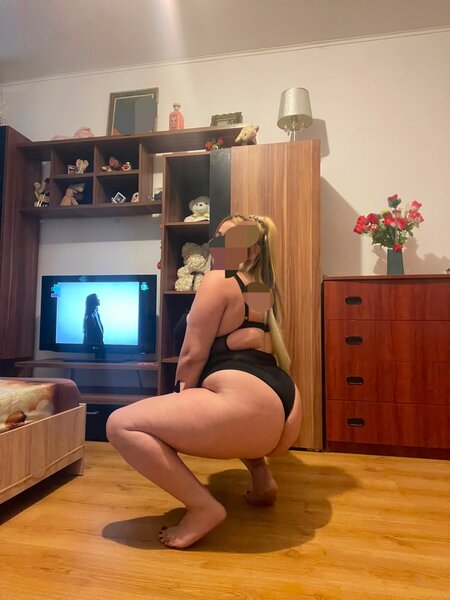 Blonda apetisanta cu forme, servicii totale, poze reale, Arena Nationala,